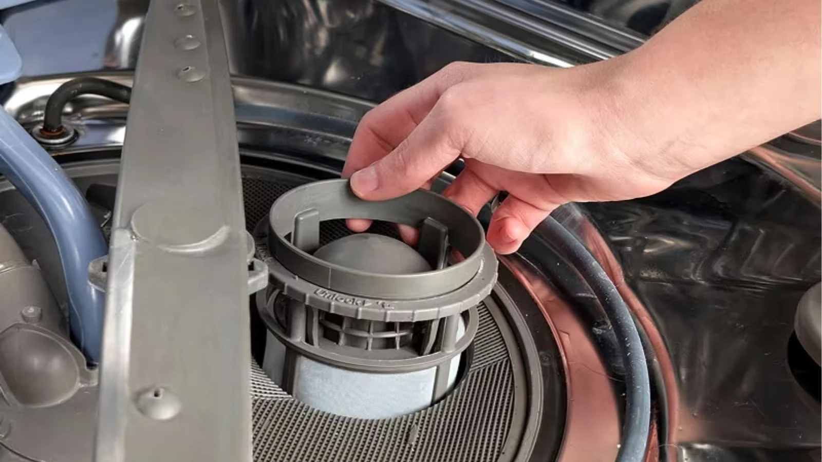 How to Clean the Filter on a Maytag Dishwasher