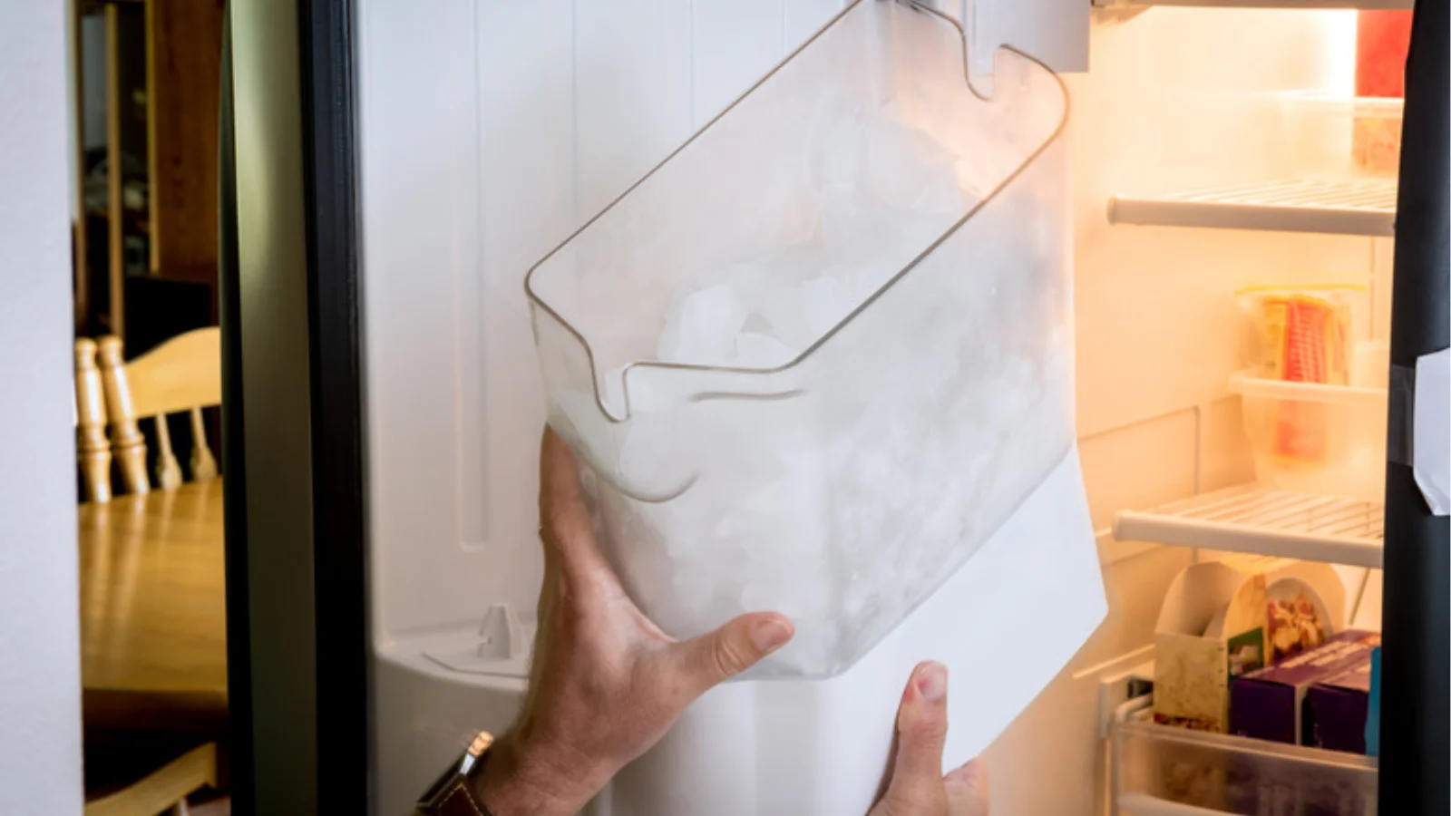 Remove the ice bin from a Samsung refrigerator before you remove the ice maker for cleaning or replacement.
